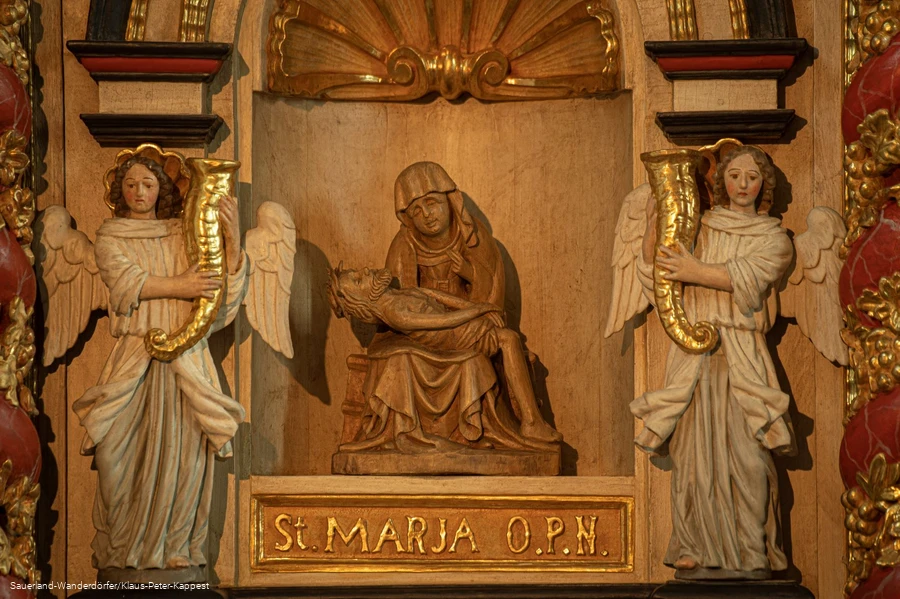 Blick auf den die Pietà aus dem 15. Jahrhundert