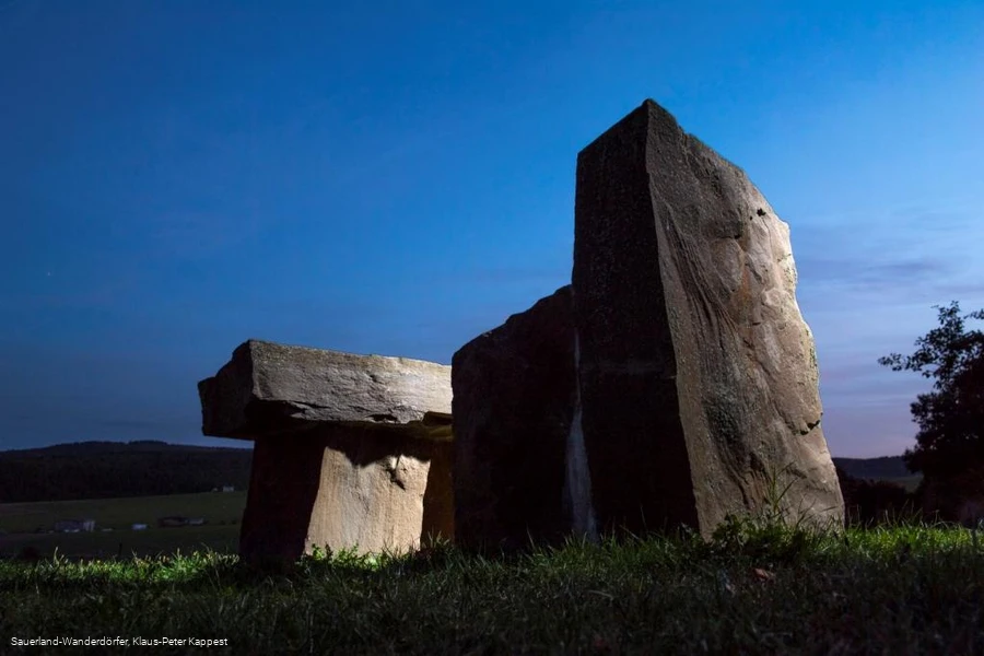 Freistuhl Düdinghausen in der Abenddämmerung