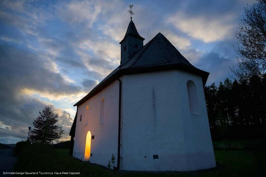 Rochuskapelle in der Dämmerung