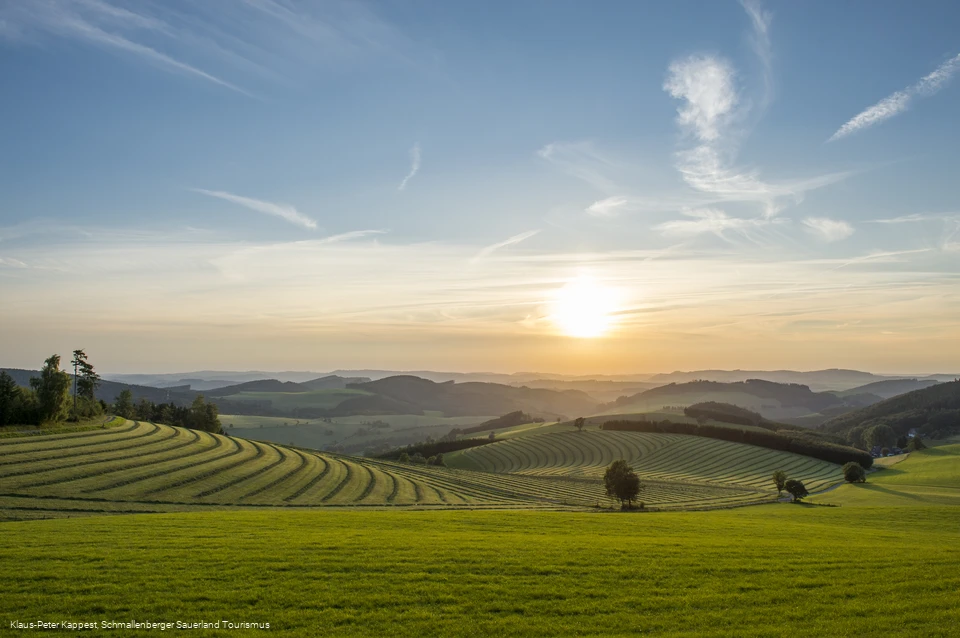 Blick vom Fotopunkt am Hömberg oberhalb von Oberhenneborn und Sellmecke