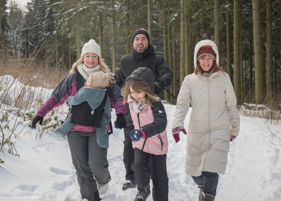 Winterwanderung mit der Familie in Medebach