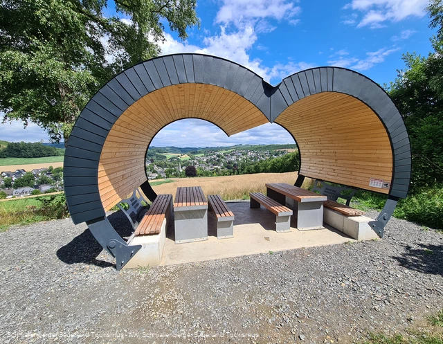 Begehbares Fernglas oberhalb von Eslohe