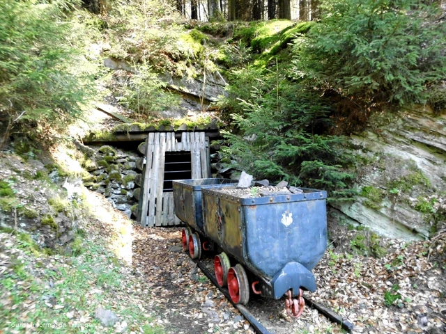 Stolleneingang an der Goldspur Eimelrod