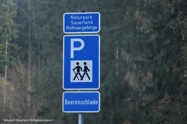 ... hier gehts zum Wanderparkplatz Beerenschlade