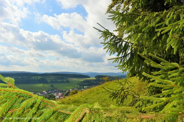Geschichtspfad mit Blick auf Welleringhausen
