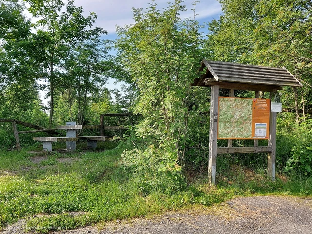 Original Wanderparkplatz Am Knoll Copyright Tourist-Information Willingen CC BY-SA.jpg