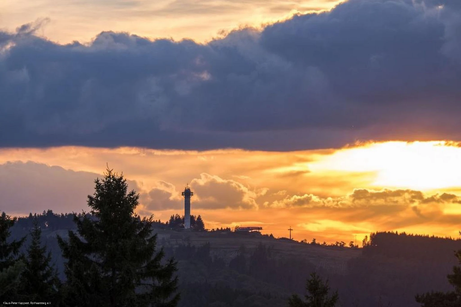Blick auf den Ettelsberg bei Sonnenuntergang
