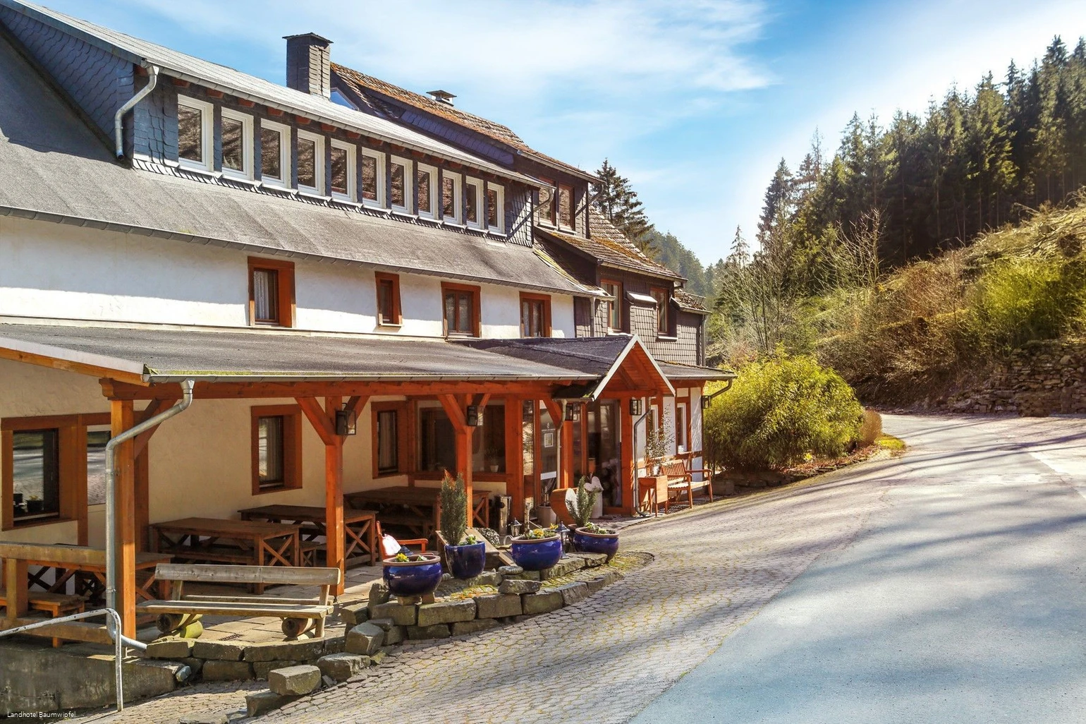 Frontansicht Landhotel Baumwipfel.jpg Frontansicht Landhotel Baumwipfel.jpg