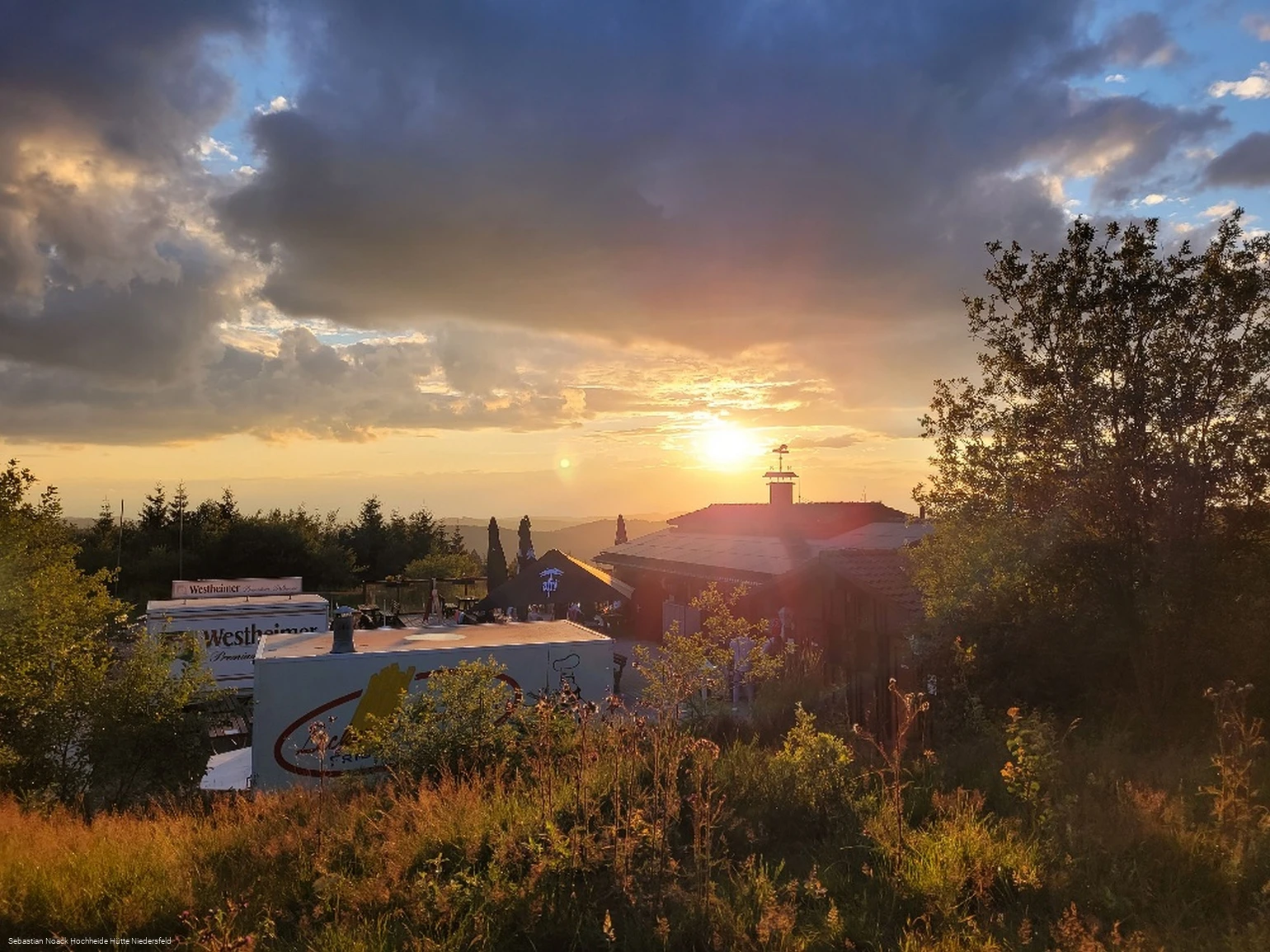 Hochheidehuette bei Sonnenuntergang