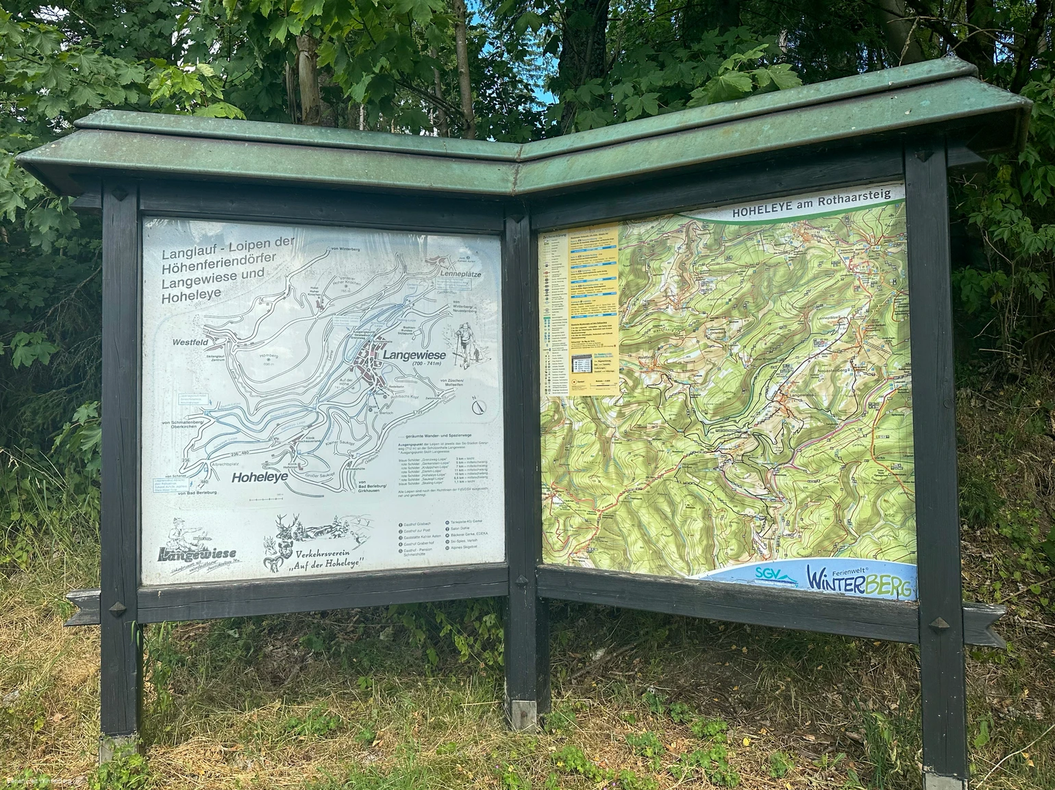 Informationstafel zu den Wanderwegen in und um Hoheleye.
