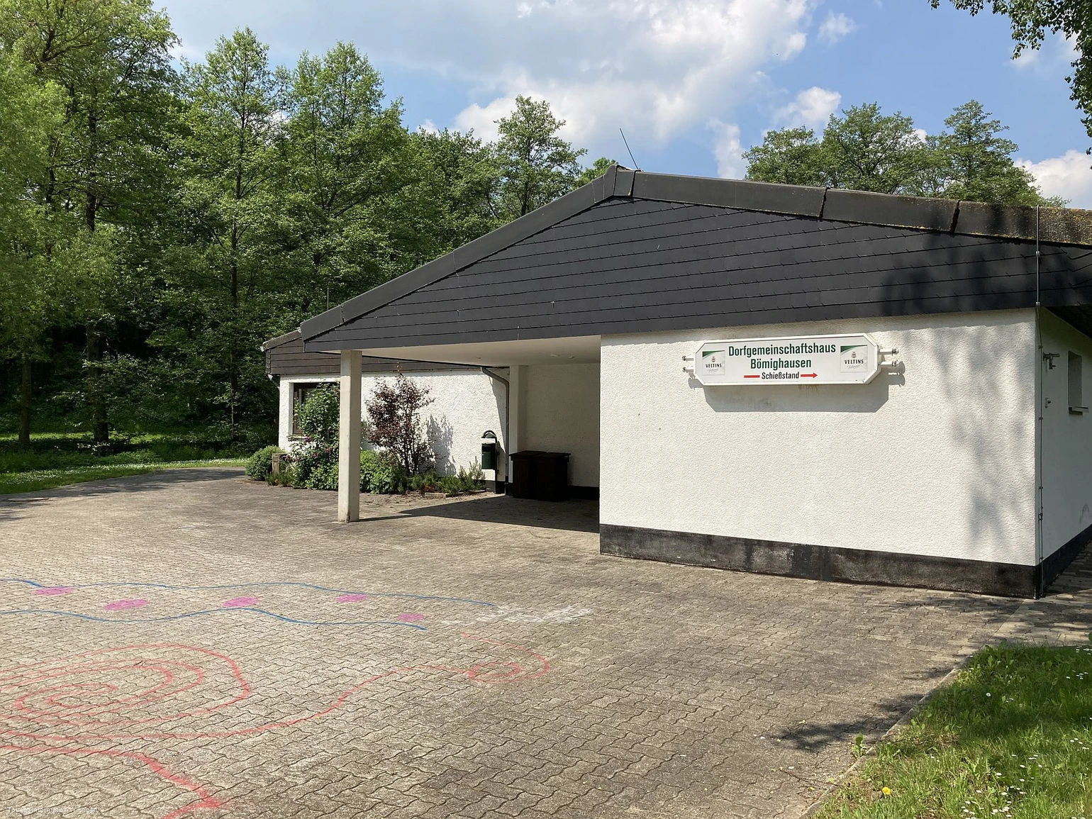 wanderparkplatz-boemighausen-dorfgemeinschaftshaus.jpg