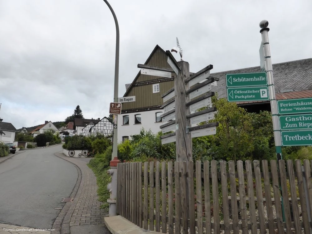 Wanderausgangspunkt Kirchplatz Düdinghausen Wanderausgangspunkt Kirchplatz Düdinghausen