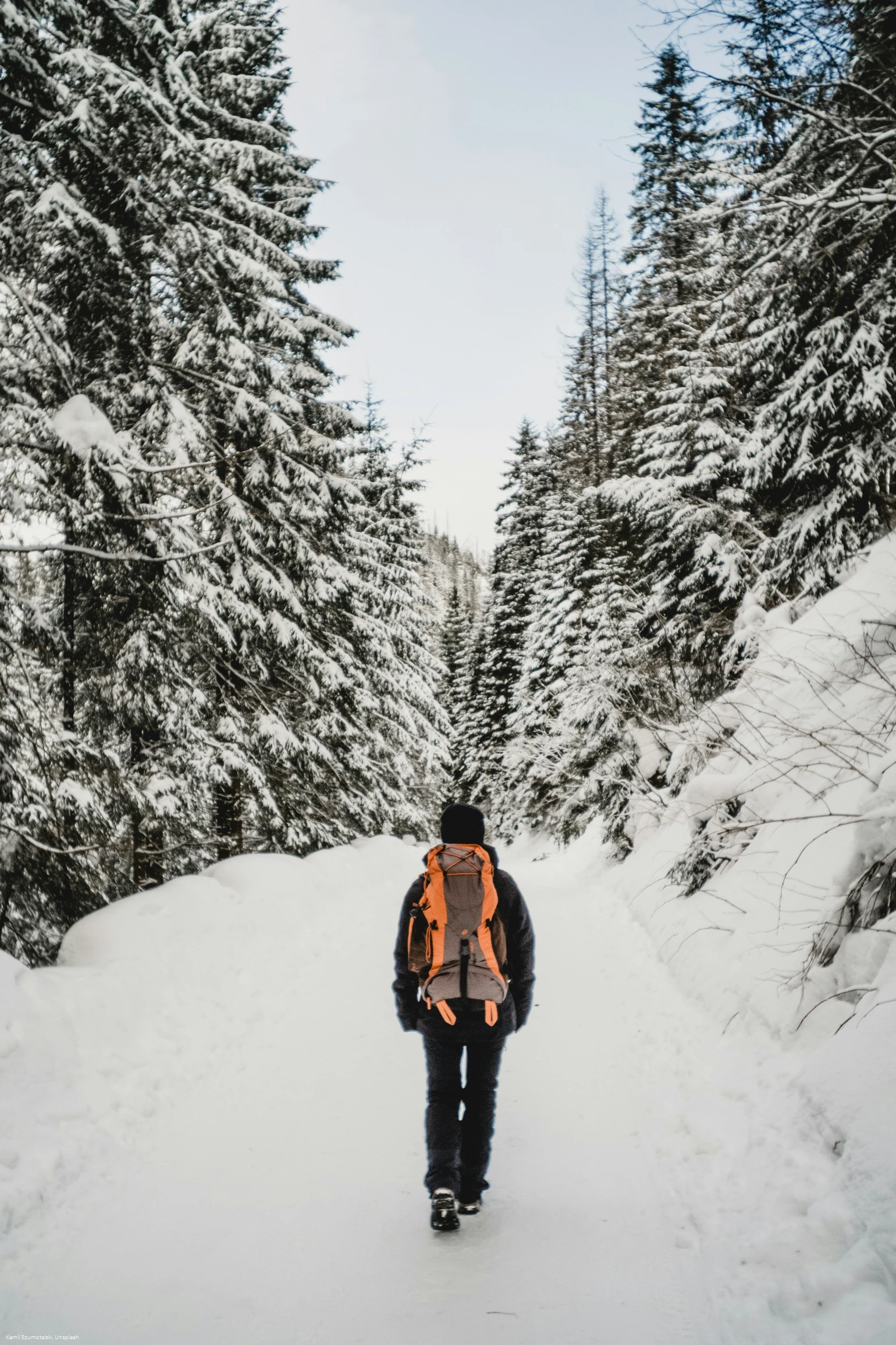 Person beim Winterwandern