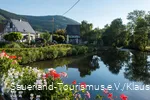 Blick über die Lenne nach Saalhausen