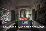Blick auf die Mutter Gottes mit dem Jesuskind in der Friedenskapelle