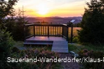 Sonnenuntergang an der Aussichtsempore am Goldenen Pfad