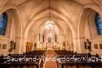 Blick in den Kircheninnenraum von St. Donysius