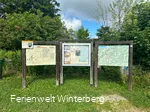 Drei Informationstafeln mit verschiedenen Informationen rund um Lenneplätze unter anderem zum Thema Wandern und Langlaufen.