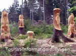 Schnitzarbeiten am Uplandsteig