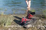 Wanderschuhe liegen am Diemelsee