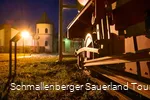 Blick in der Dämmerung auf den Museumsvorplatz