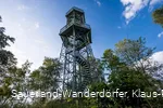 Wilzenberg Turm bei blauem Himmel im Sauerland