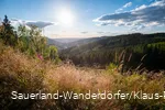 Blick ins Tal mit leichten Sommerwolken vom Ginsterkopf