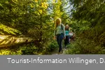 Wandergruppe im Wald