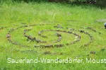 Steinbruch auf einer Wiese
