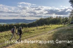 Zwei Wanderer vor toller Aussicht