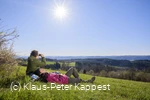 Wanderer bei der Rast auf einer Wiese