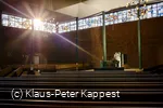 Ein Sonnenstrahl fällt in die Ev. Kirche Willingen
