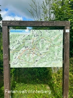 Informationstafel zu Wanderwegen in und um Lenneplätze.